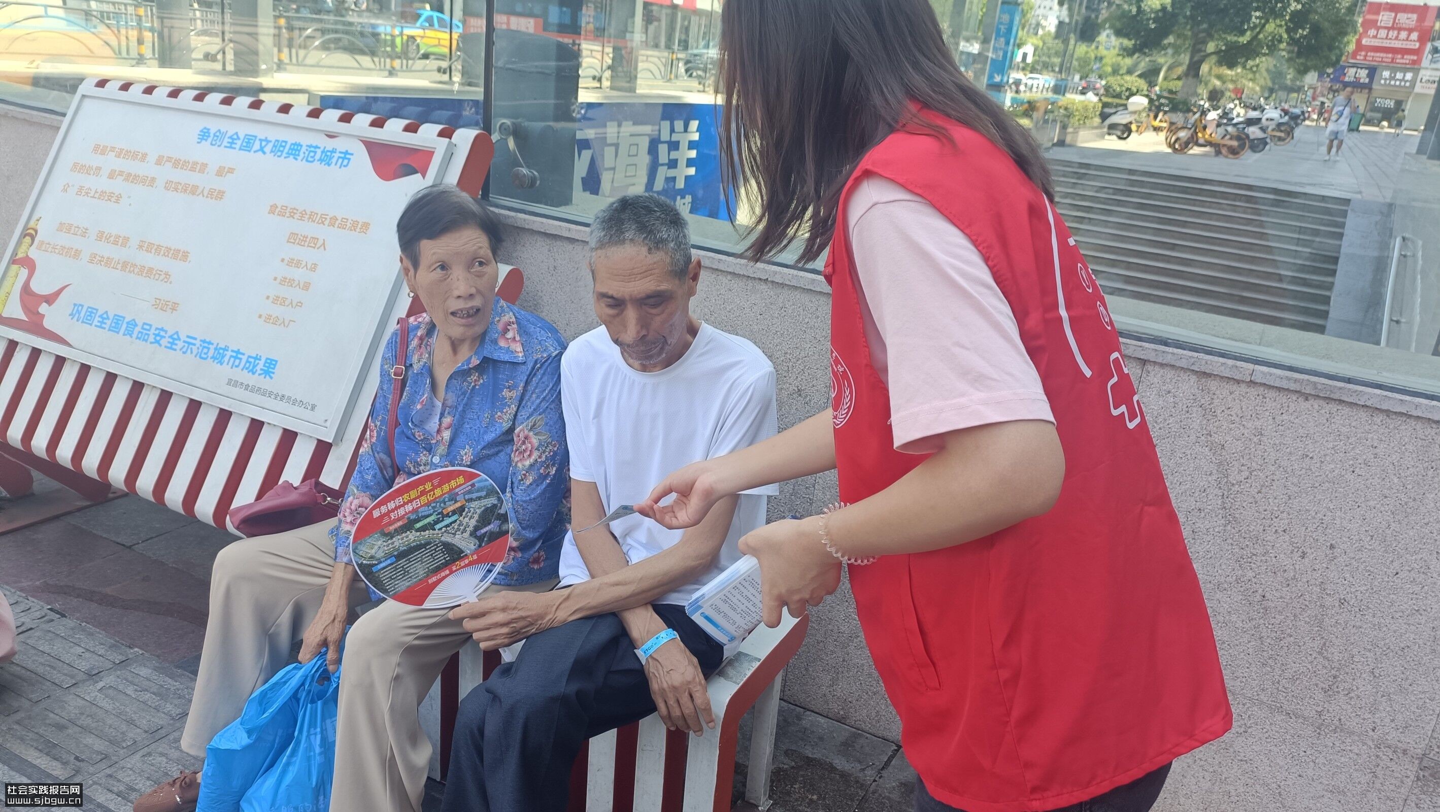 湖医药学子三下乡：正确用药防护 一定药对同行