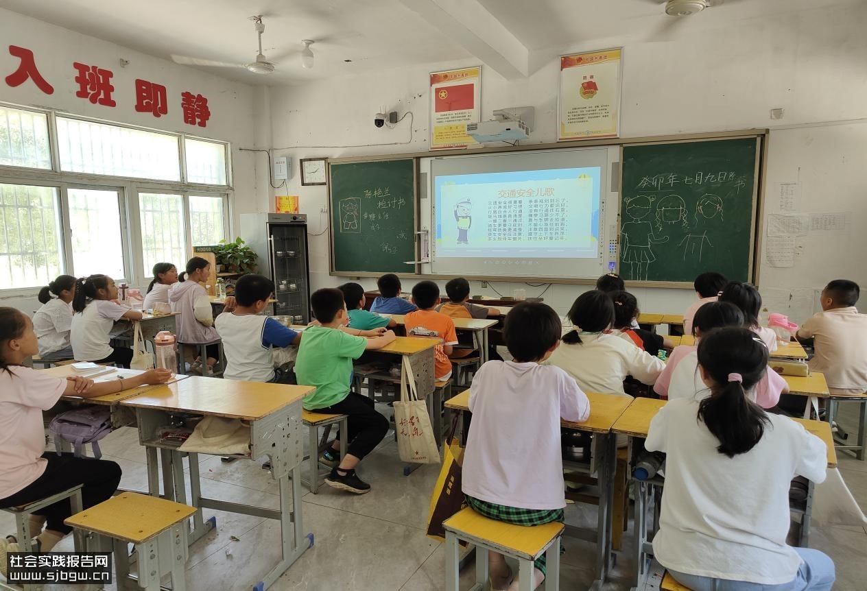 萤光向日尽，犹照方寸地