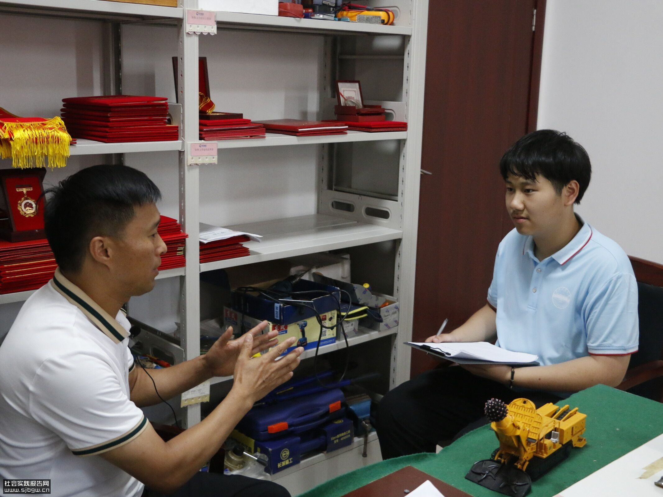 合工大学子三下乡：深耕皖地访劳模，百年基因永承传
